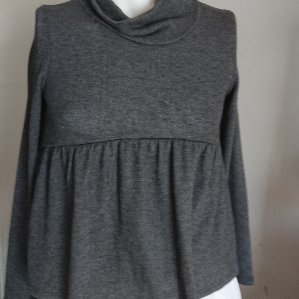 Women's  S knit top longsleeved new